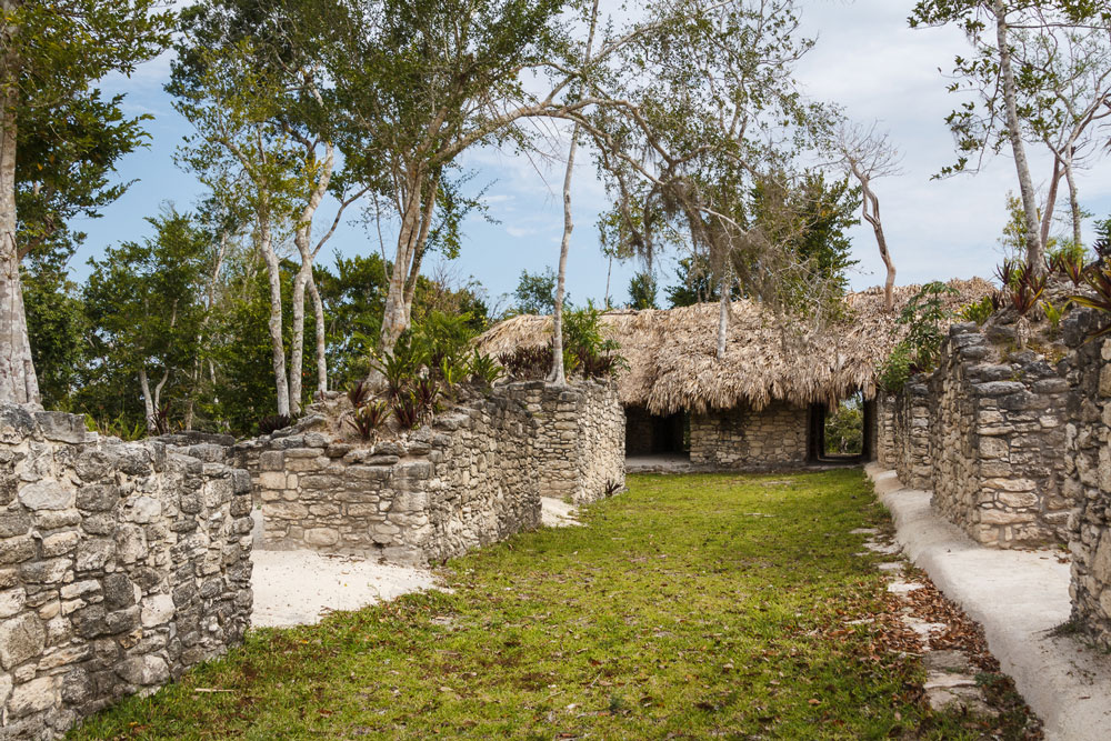 LDS Tour 4. Tour Dzibanche, Kohunlich Ruins and Blue Lagoon Bacalar - Image 6