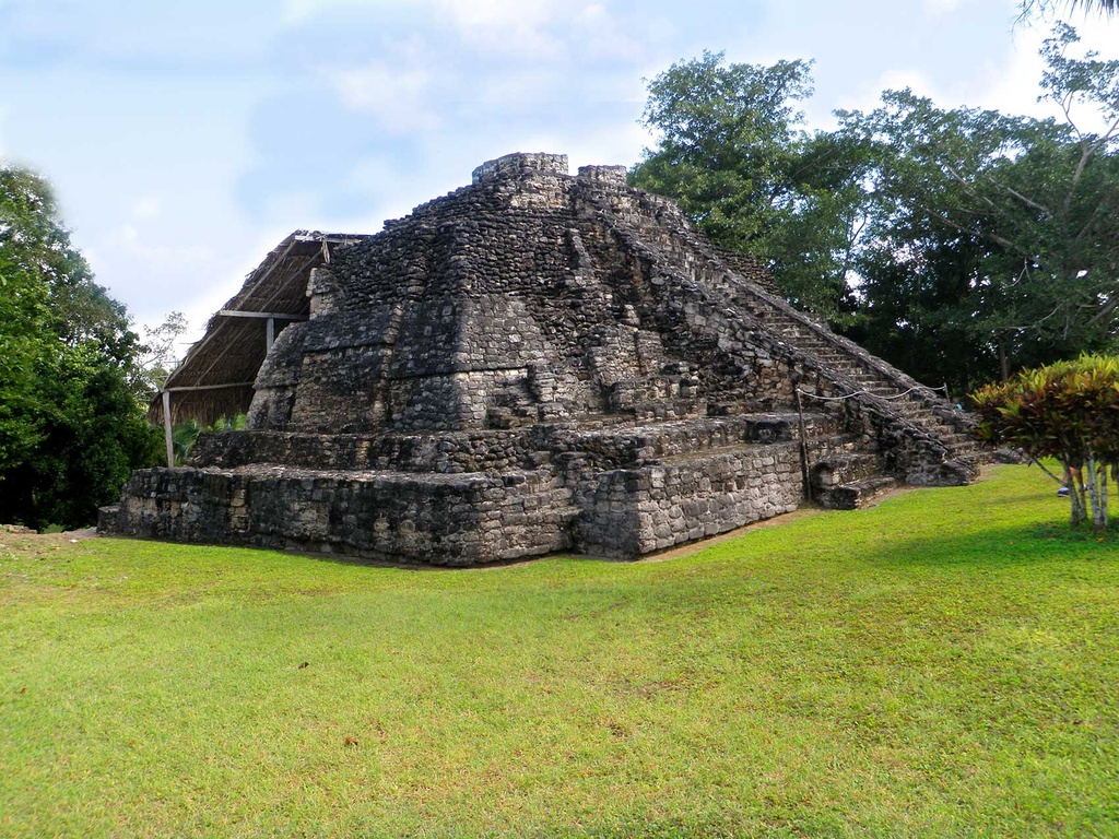 LDS Tour C. Chacchoben and Bacalar 7 Color Lagoon - Image 3