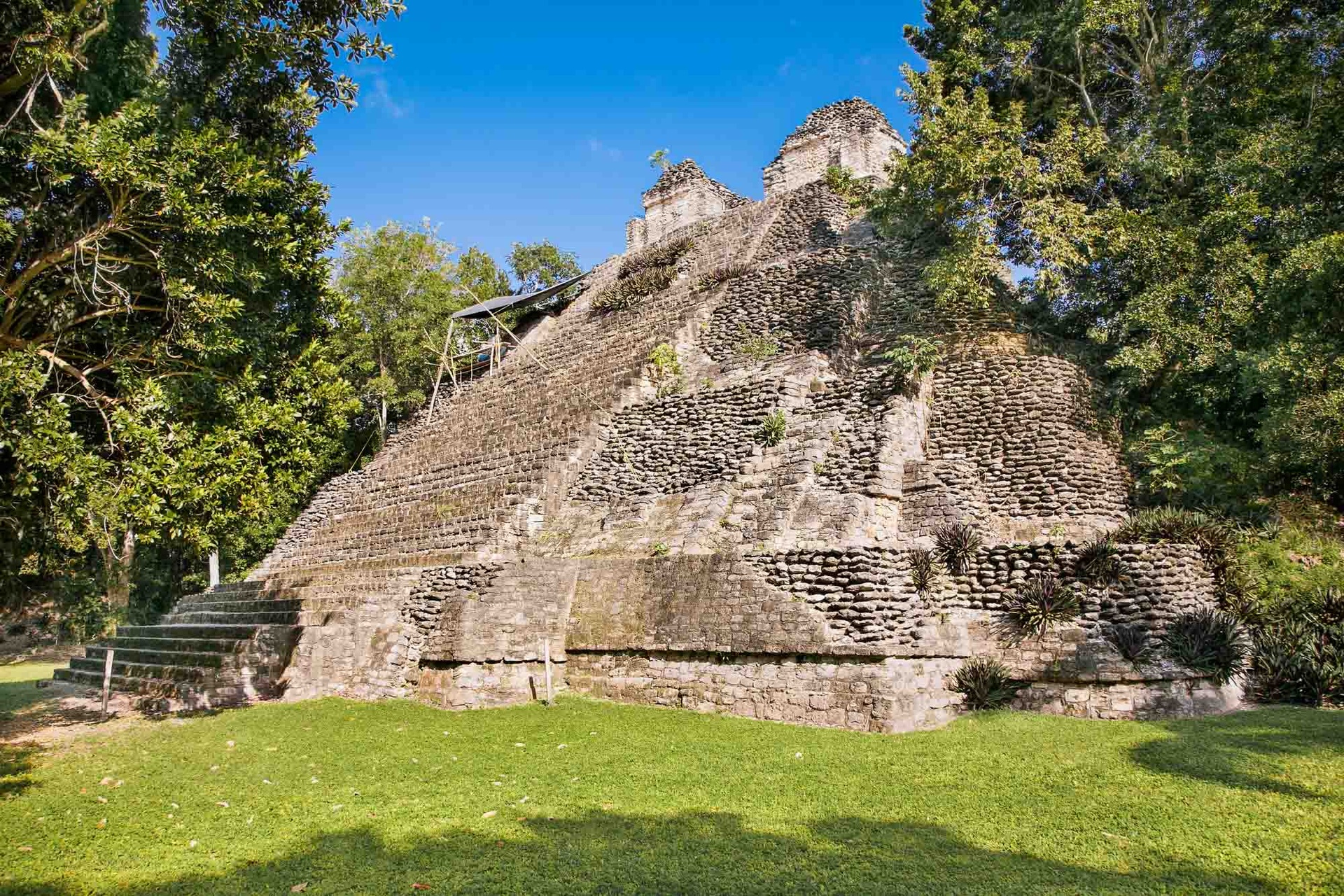 LDS Tour 4. Tour Dzibanche, Kohunlich Ruins and Blue Lagoon Bacalar - Image 1